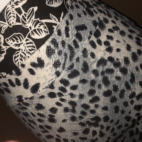 Zenana Outfitter |Leopard Print Mini Skirt Silver - Picture 3 of 3